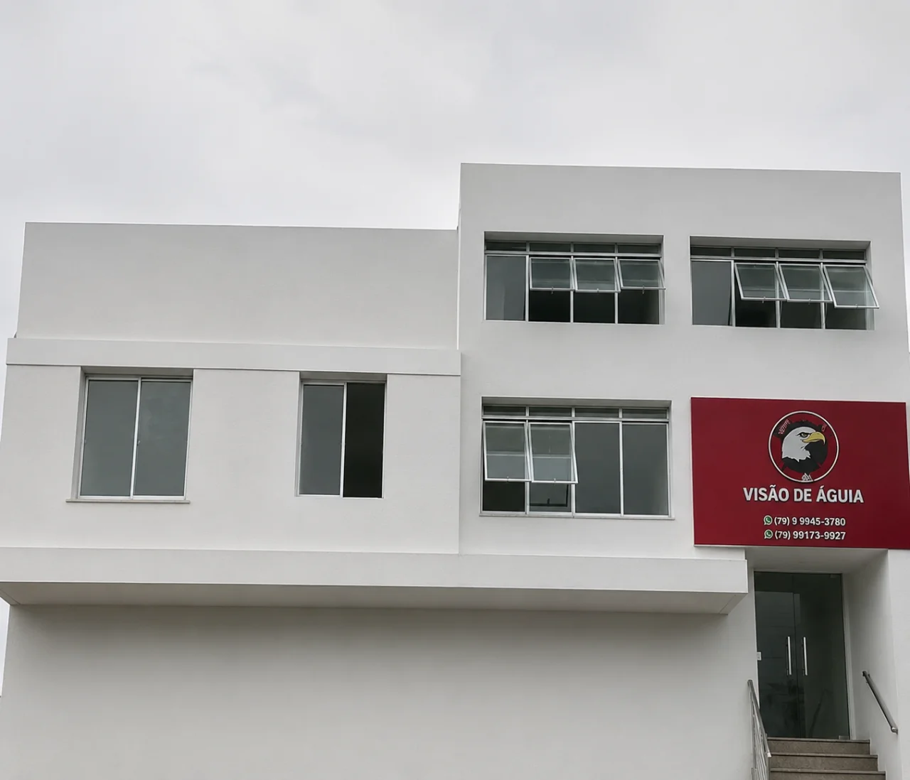 Fachada do laboratório óptico da Visão de Águia